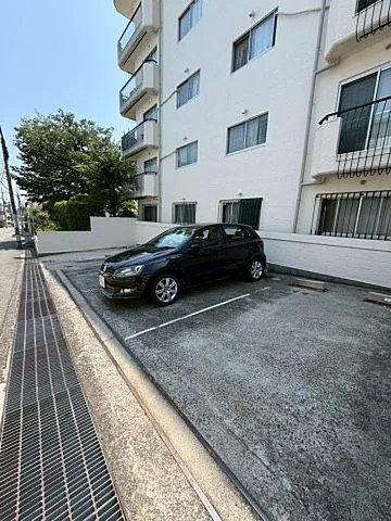 神戸市東灘区岡本４丁目の賃貸マンションの駐車場