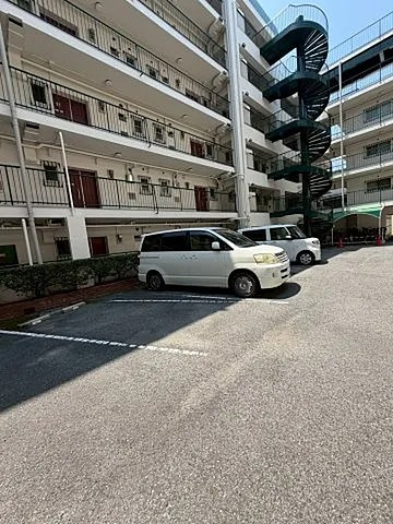神戸市東灘区岡本４丁目の賃貸マンションの駐車場