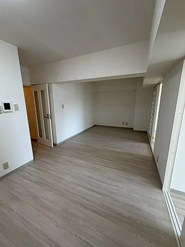 神戸市東灘区岡本４丁目の賃貸マンションの居間・リビング