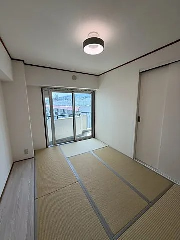 神戸市東灘区岡本４丁目の賃貸マンションの居間・リビング