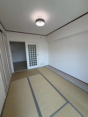 神戸市東灘区岡本４丁目の賃貸マンションの居間・リビング