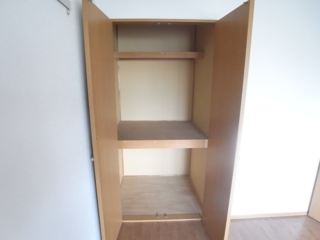 西宮市久出ケ谷町の賃貸マンションの収納