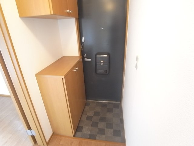 西宮市久出ケ谷町の賃貸マンションの玄関