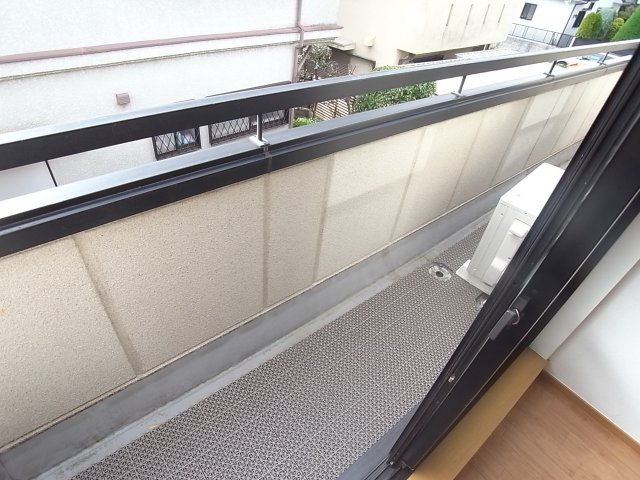 西宮市久出ケ谷町の賃貸マンションのバルコニー