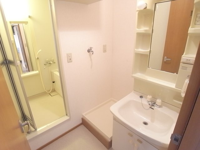 西宮市久出ケ谷町の賃貸マンションの洗面所