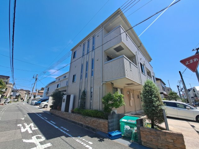 西宮市甲子園三保町のアパート