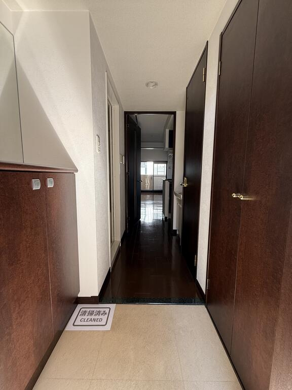 神戸市中央区元町通５丁目の賃貸マンションの玄関