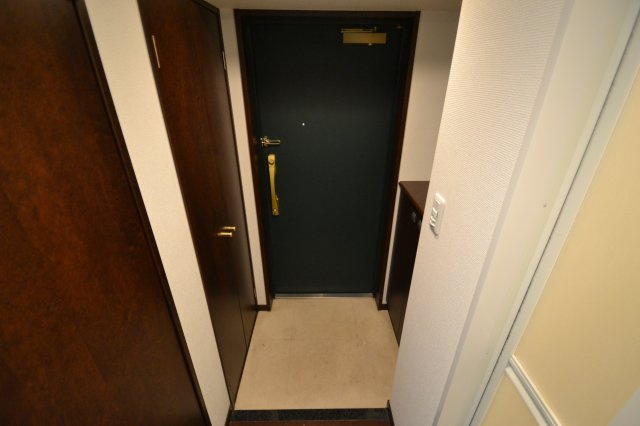 神戸市中央区元町通５丁目の賃貸マンションの玄関
