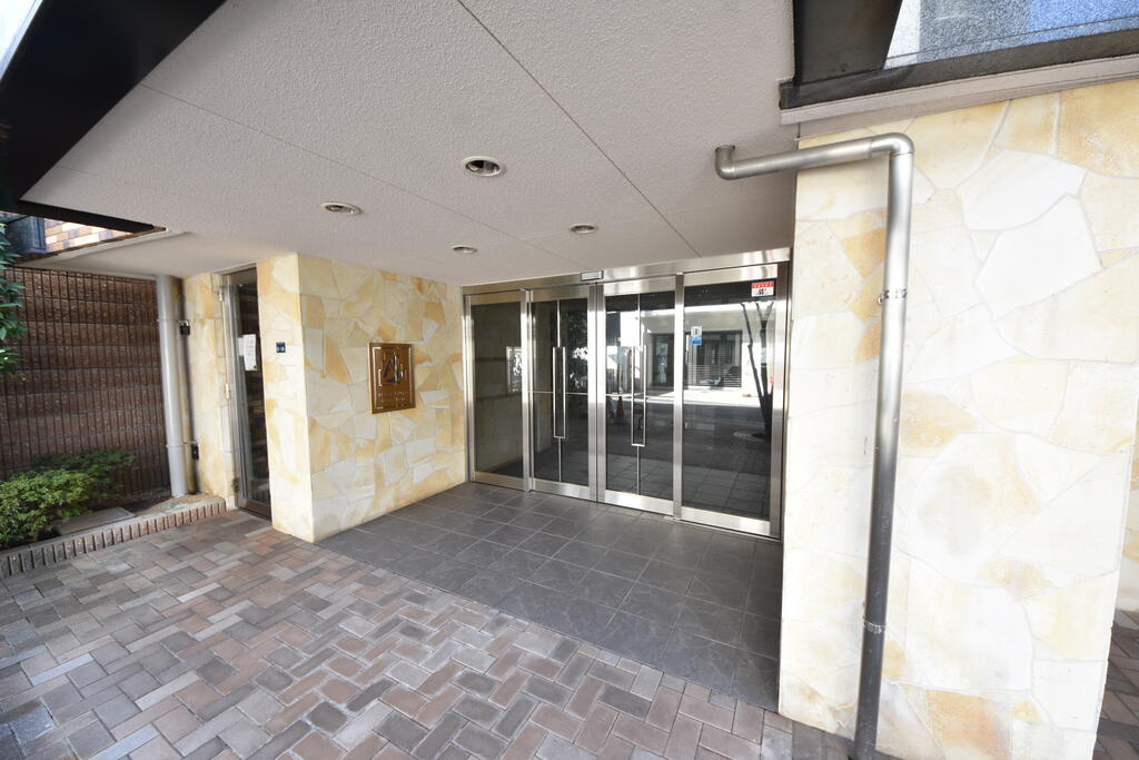 神戸市中央区元町通５丁目の賃貸マンションのエントランス