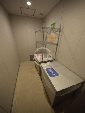 ブランズタワー御堂筋本町　開平小学校のその他共用部分|ブランズタワー御堂筋本町　各階ゴミステーション設置
