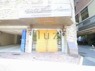 ガラシティ横浜西口のエントランス