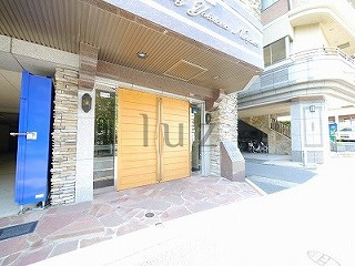 ガラシティ横浜西口のエントランス