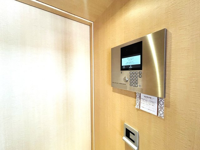 横浜駅まで徒歩10分の好立地☆共用部分もラグジュアリーな築浅レジデンス☆ペットと迎える新生活はここで決まり♪な【リフォーム／セルアージュ横濱カレイド】の防犯設備