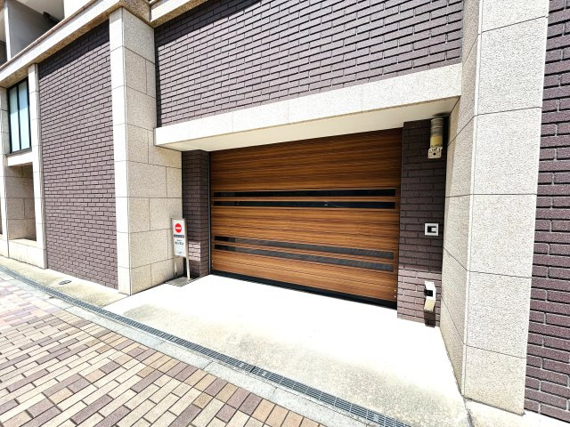 横浜駅まで徒歩10分の好立地☆共用部分もラグジュアリーな築浅レジデンス☆ペットと迎える新生活はここで決まり♪な【リフォーム／セルアージュ横濱カレイド】のエントランス|毎日通るエントランスはこのようになっています