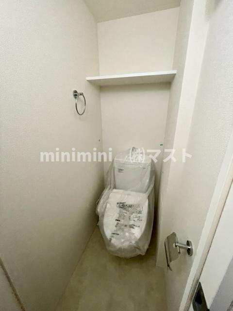 大阪市中央区松屋町住吉の賃貸マンションのトイレ