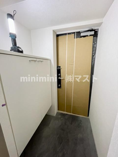 大阪市中央区松屋町住吉の賃貸マンションの玄関