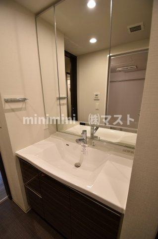 旧プレール・ドゥーク堺筋本町Qの洗面所