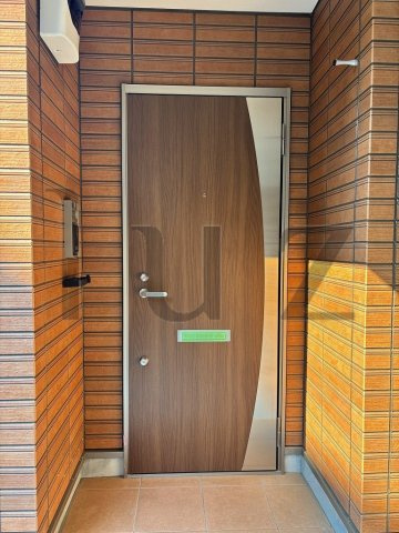シェブロン・ルージュの玄関
