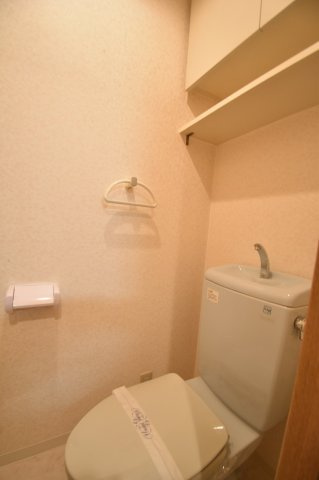大阪市中央区松屋町住吉の賃貸マンションのトイレ