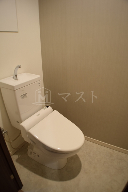 大阪市中央区南船場１丁目の賃貸マンションのトイレ