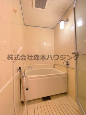 【浴室】 | 　ヒロミツイースト | ゆったり過ごせるお風呂です