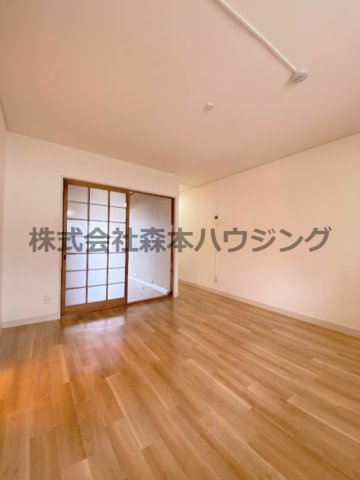 【居間・リビング】 | 　ヒロミツイースト | ゆったり過ごせる居間です