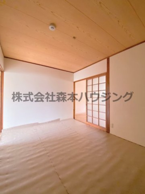 【洋室】 | 　ヒロミツイースト | 広々とした洋室です
