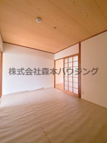 【洋室】 | 　ヒロミツイースト | 広々とした洋室です