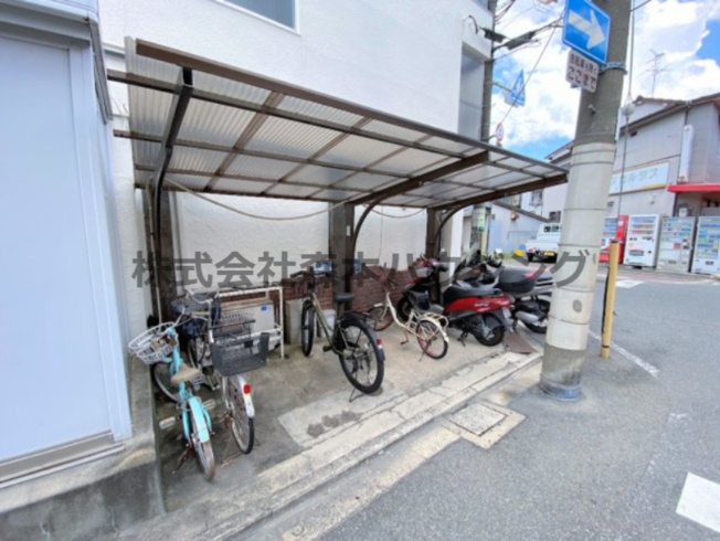 【その他共用部分】 | 　ヒロミツイースト | 駐輪場です