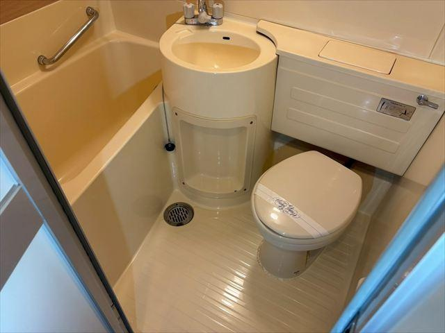 室内写真は、同物件別号室の参
