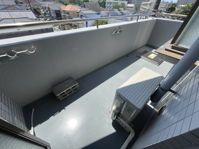 千葉市美浜区稲毛海岸４丁目の賃貸マンションのバルコニー