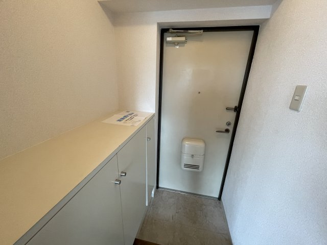 千葉市美浜区稲毛海岸４丁目の賃貸マンションの玄関