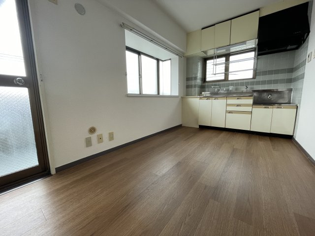 千葉市美浜区稲毛海岸４丁目の賃貸マンションの居間・リビング