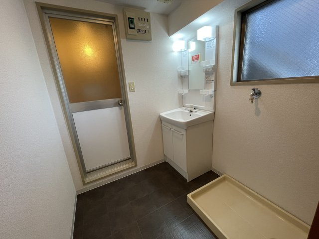 千葉市美浜区稲毛海岸４丁目の賃貸マンションの玄関