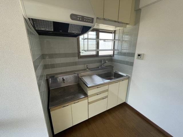 千葉市美浜区稲毛海岸４丁目の賃貸マンションのキッチン
