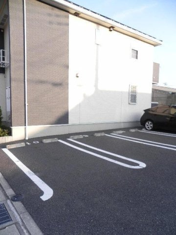 ドルフィンⅠの駐車場