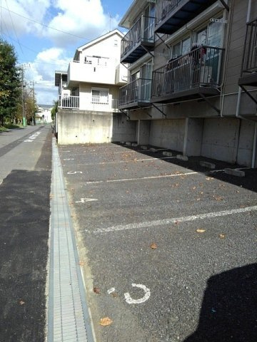 エステート渡辺の駐車場