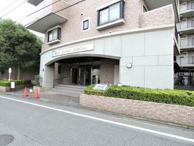 ライオンズマンション昭島のエントランス