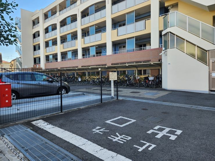 海まで徒歩５分！ リフォーム済「プラハ鎌倉材木座」1階の駐車場|駐車場・駐車場完備