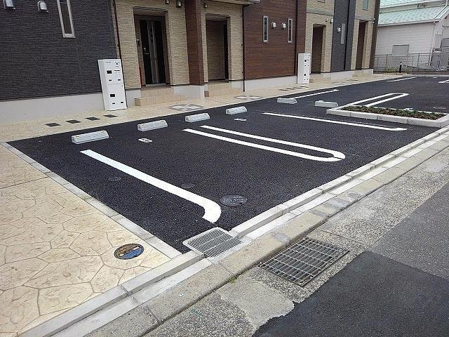 【駐車場】 | センターロード．ヒムロ