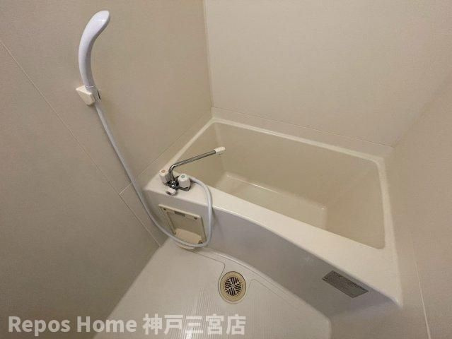 ラ・フォンテ三宮旭の浴室