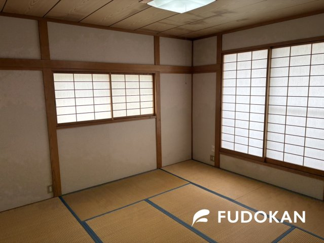 山形市平清水【中古住宅】の和室|2階の和室は寝室として利用できます。ベットもゆったりと置けますし、収納もたっぷりありあります。