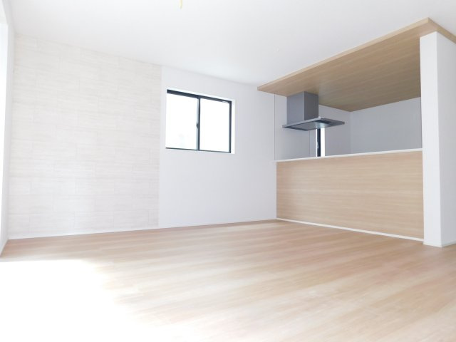 清須市中河原の新築一戸建の居間・リビング|◇リビング◇　　明るいリビング１８．７５帖　会話が弾む対面キッチン♪