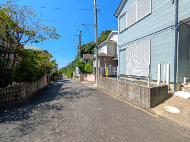 海見え！ 2階より相模湾を臨む ３LDKの前面道路含む現地写真|前面道路