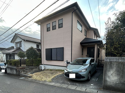 【外観】 | 三島市錦が丘 中古戸建て | 再生住宅が月々7万円台から登場。駐車は2台分可能です。向山小学校まで徒歩約19分、錦田中学校まで徒歩約23分です。