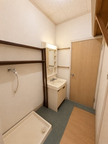 市原市光風台４丁目　中古戸建の洗面所|※画像の一部はAIを用いて加工・編集しています。実際の状況と異なる場合がありますので、ご了承下さい。