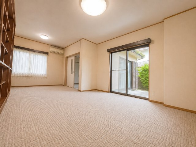 市原市光風台４丁目　中古戸建の居間・リビング|※画像の一部はAIを用いて加工・編集しています。実際の状況と異なる場合がありますので、ご了承下さい。