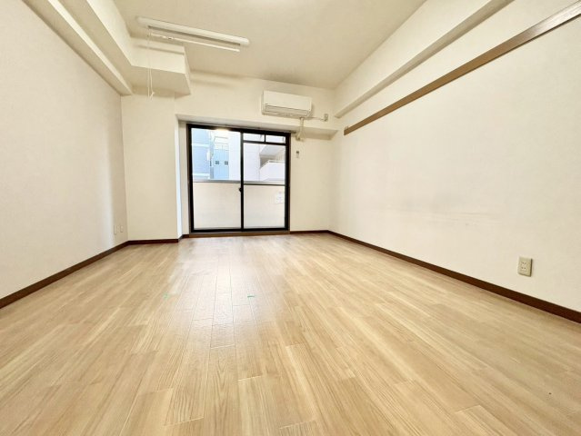カーサ新栄の居間・リビング