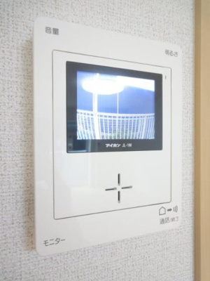 【セキュリティ】 | ルーフブライト | モニター付きインターホンです