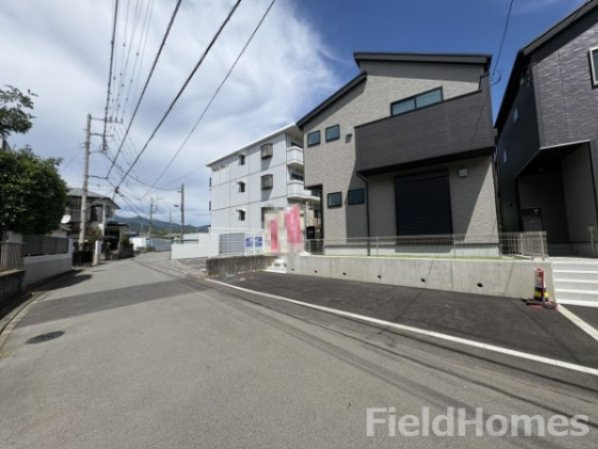 伊勢原市上粕屋新築戸建て　第2期1号棟の前面道路含む現地写真|前面道路含む現地写真です。
